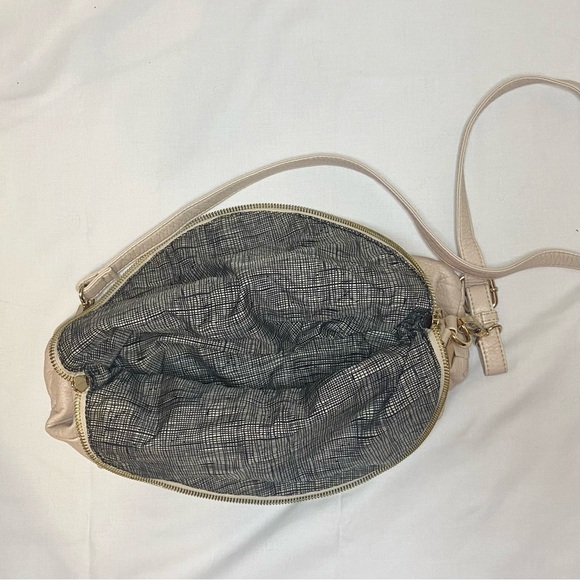 Neutral Cream Leather Crossbody Bag W/ Tons of Storage - Picture 4 of 6